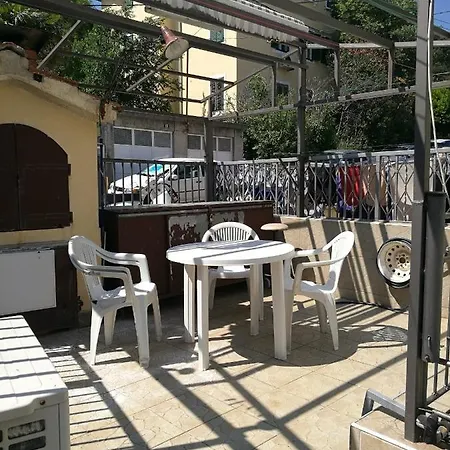 Apartman Gruevski شقة *
